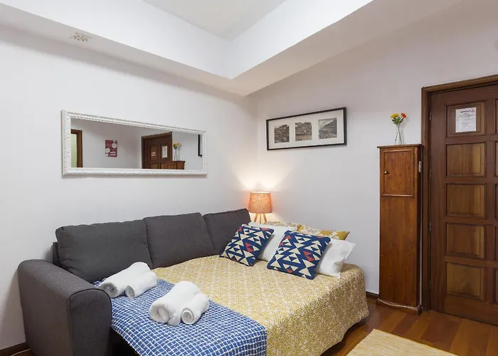 Host Wise - Comfy Bright Flats With Netflix
