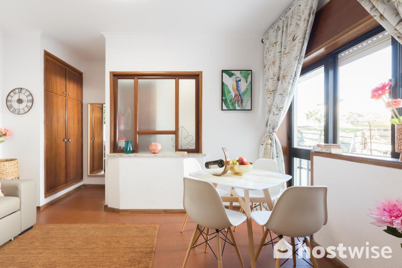 Host Wise - Comfy Bright Flats With Netflix * Oporto