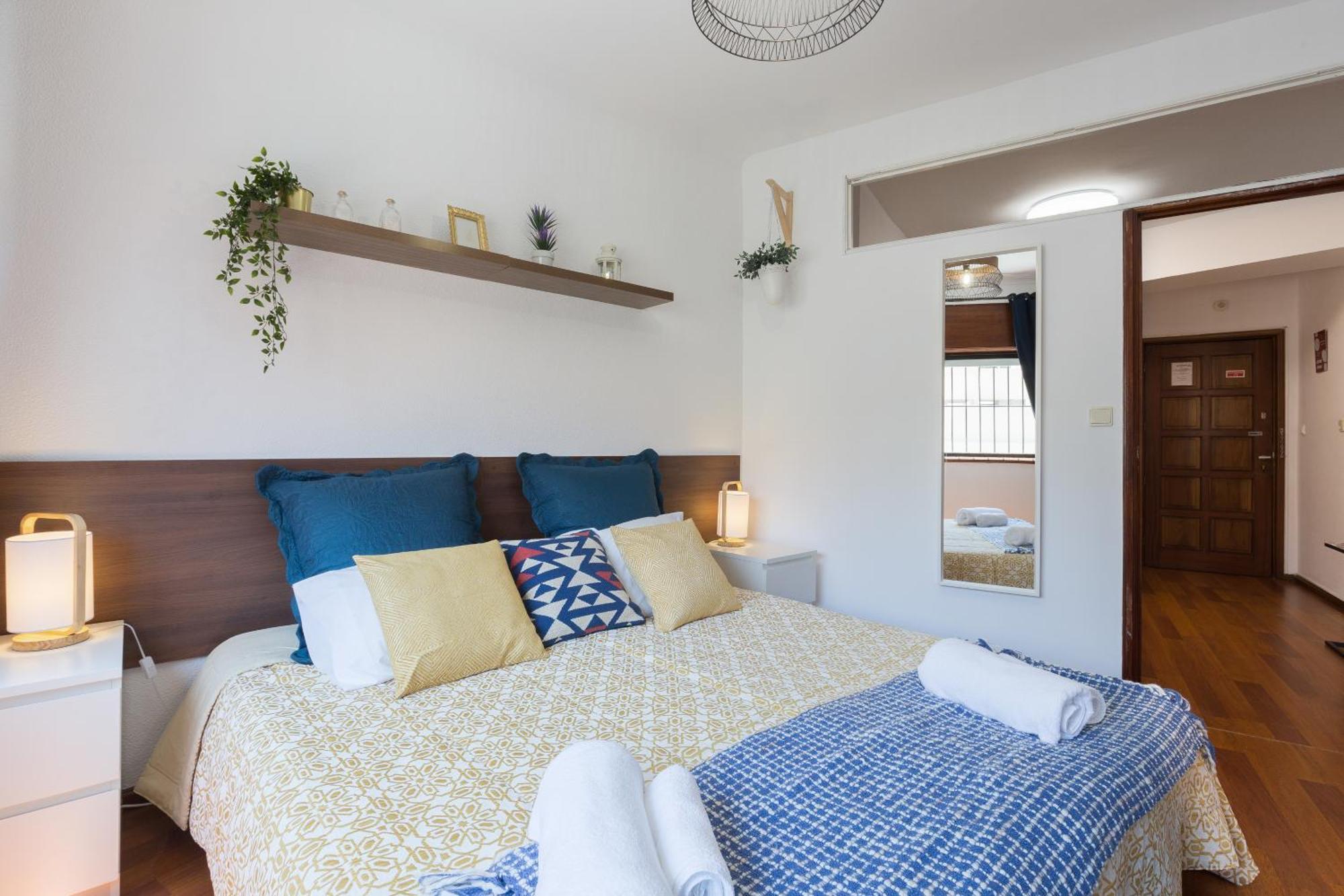 Host Wise - Comfy Bright Flats With Netflix Oporto