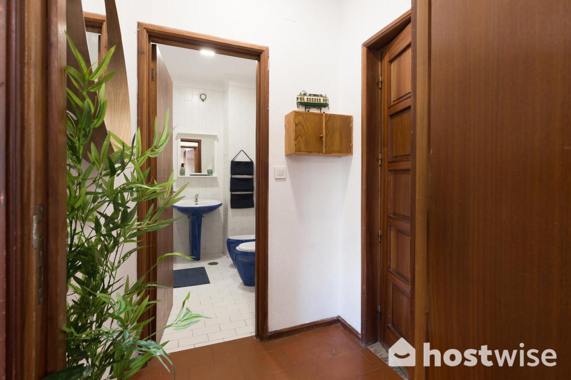 Host Wise - Comfy Bright Flats With Netflix * Oporto
