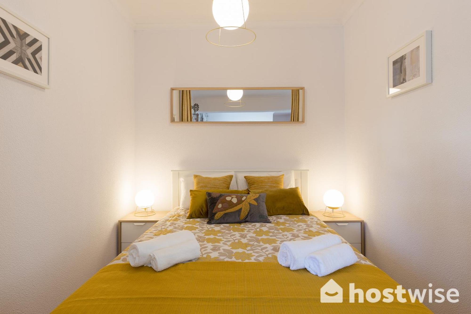 Host Wise - Comfy Bright Flats With Netflix * Oporto